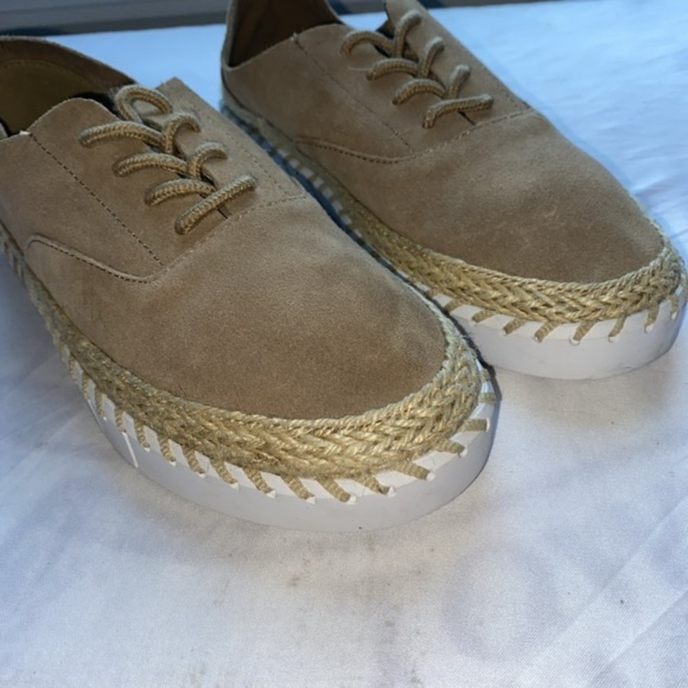 Crevo Suede Women's Size 7 Tan Shoe               ‎  1542